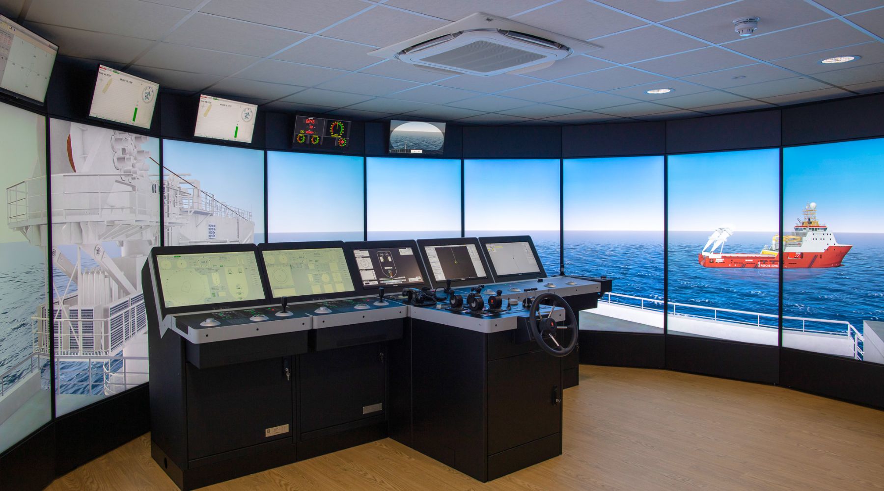 University of Plymouth_MSL with DP Simulator_Maritime Simulation Lab with Kongsberg Dynamic Positioning Simulator-2.jpg